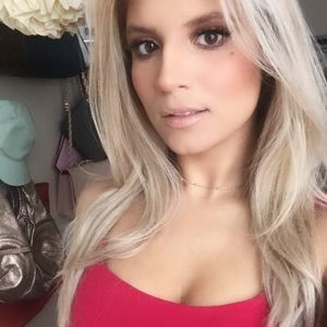 Meet your Posher, Janelle